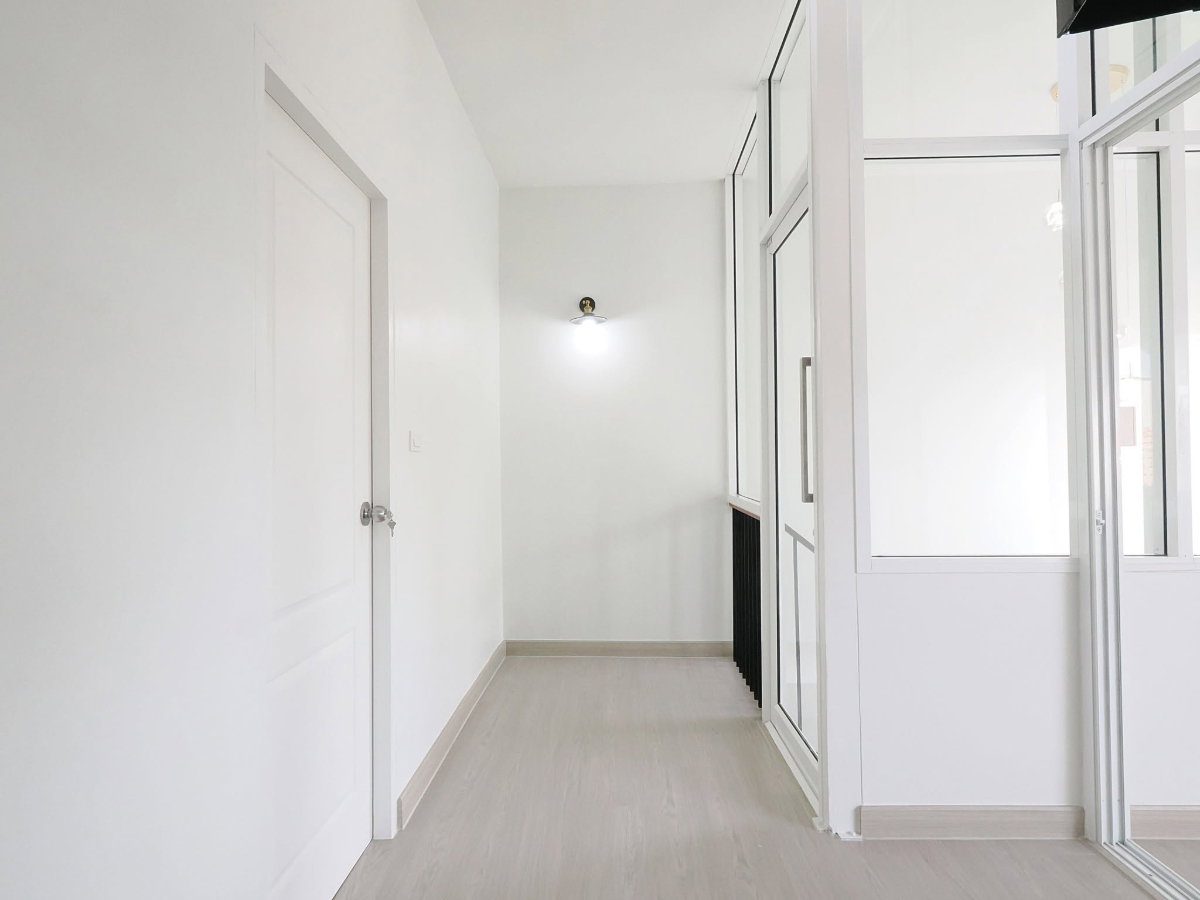 รูป ขายราคาพิเศษ ทาวน์โฮม 3.5 ชั้น ม.ดิแอททิค ขนาด 23.1 ตร.ว. 5 ห้องนอน 3 ห้องน้ำ บ้านสไตล์โมเดิล ทำเลหลังริม ต้นโครงการ รีโนเวทใหม่ทั้งหลัง [แจ้งวัฒนะ] - รูปที่ 39/64