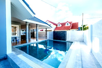 บ้านเดี่ยว บางละมุง ชลบุรี : Luxury Pool Villa for Sale East Pattaya 3 Bedroom Fully Furnished