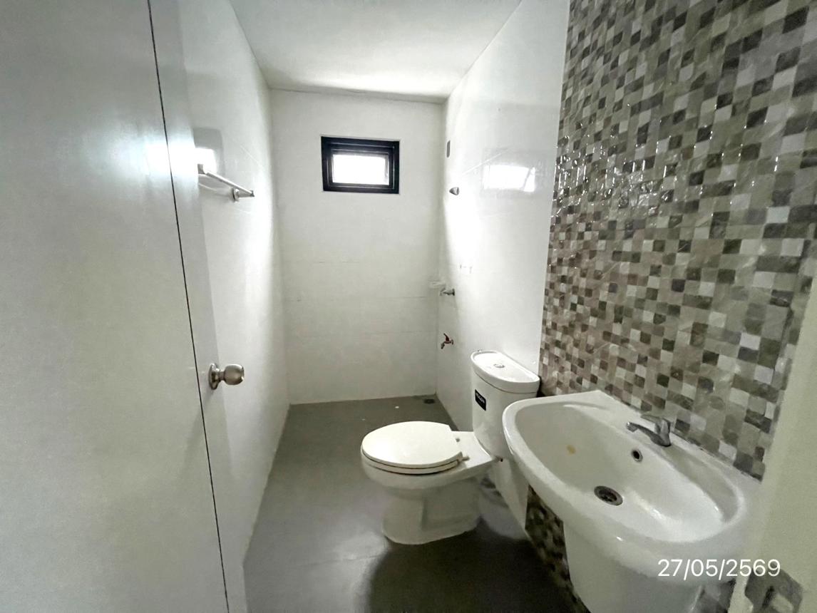 picture TOWN HOUSE 27.3 Sq.w. Si Racha Chonburi for 2.9M - 38/44