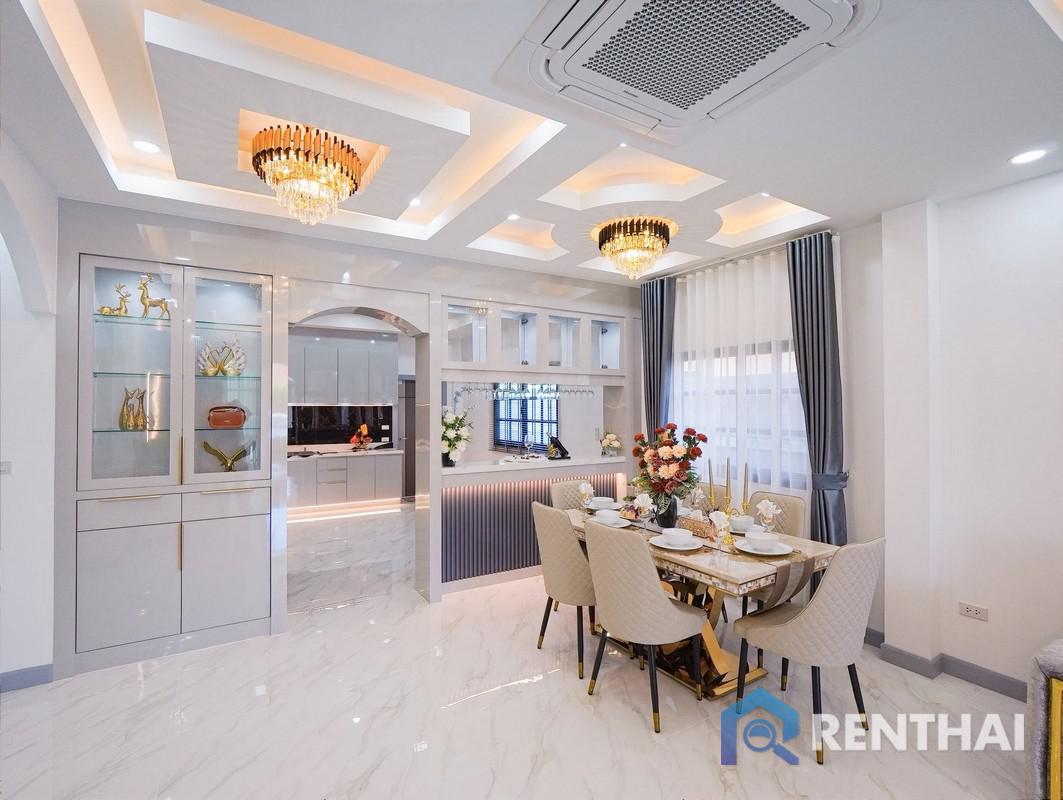 picture Luxurious 4-Bed Home in Pattaya with Pool & Garden - 6/18