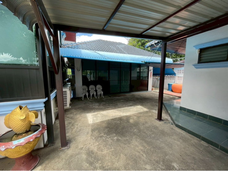 รูป 🏡 ขายบ้านเดี่ยวพร้อมบ้านพักแยก เนื้อที่ 141 ตร.ว. ทำเลดี ใจกลางเมืองกาญจนบุรี ใกล้สะพานแม่น้ำแควเพียง 2.6 กม. - รูปที่ 5/16