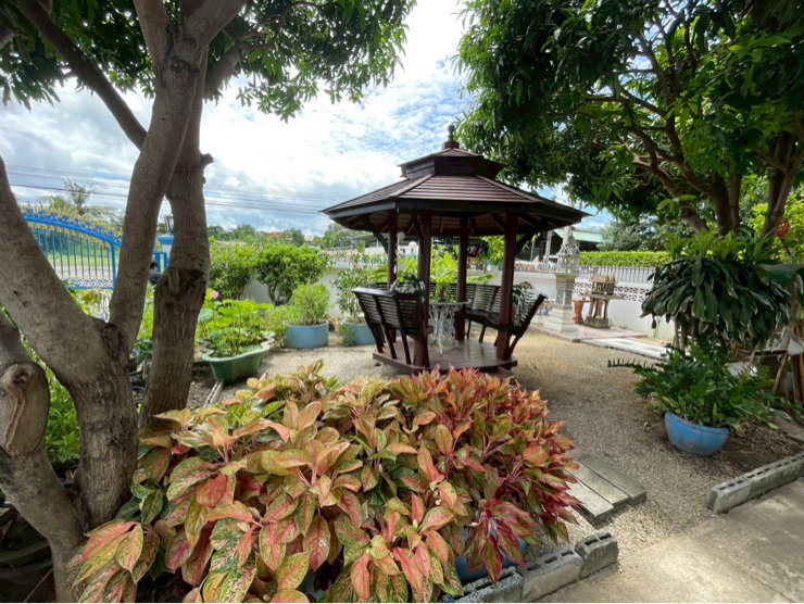 รูป 🏡 ขายบ้านเดี่ยวพร้อมบ้านพักแยก เนื้อที่ 141 ตร.ว. ทำเลดี ใจกลางเมืองกาญจนบุรี ใกล้สะพานแม่น้ำแควเพียง 2.6 กม. - รูปที่ 14/16