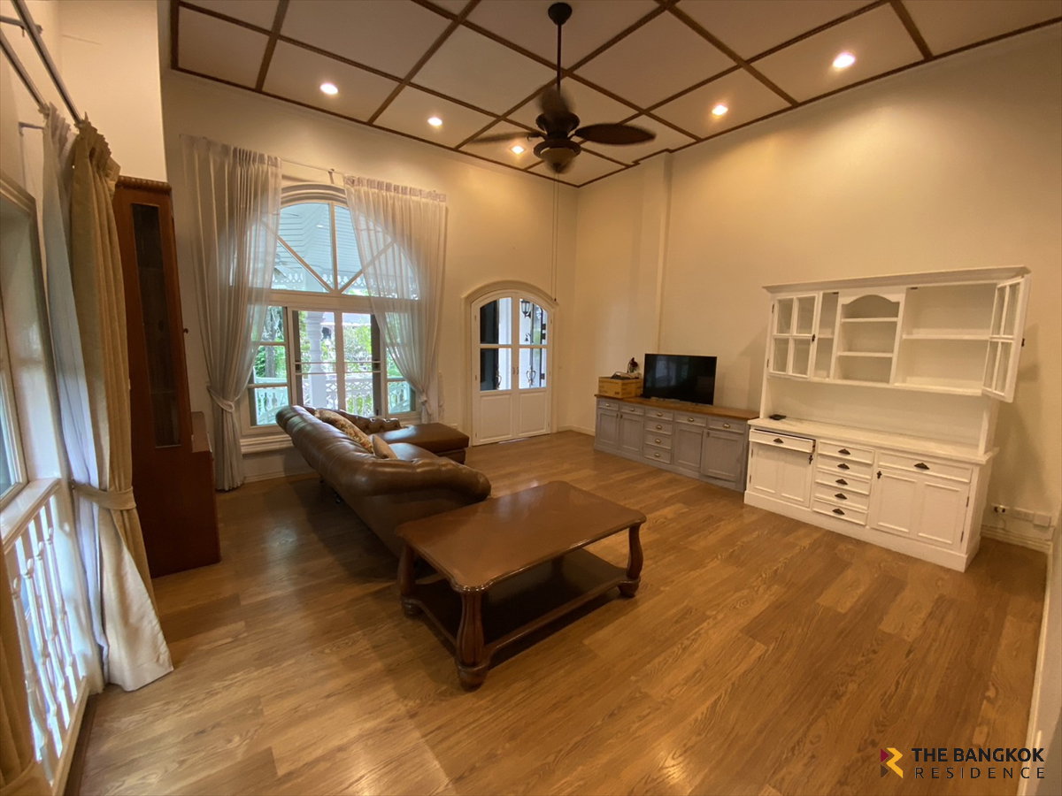 รูป บ้านให้เช่า 🏡 Fantasia Villa 2 ทาวน์โฮมหรูสไตล์ยุโรป ใกล้ BTS แบริ่ง เพียง 400 ม. 4นอน 240 ตร.ม. 75k 💼 หลังมุม วิวสวนและสระว่ายน้ำ พร้อมเฟอร์ฯ ครบ  - รูปที่ 5/14