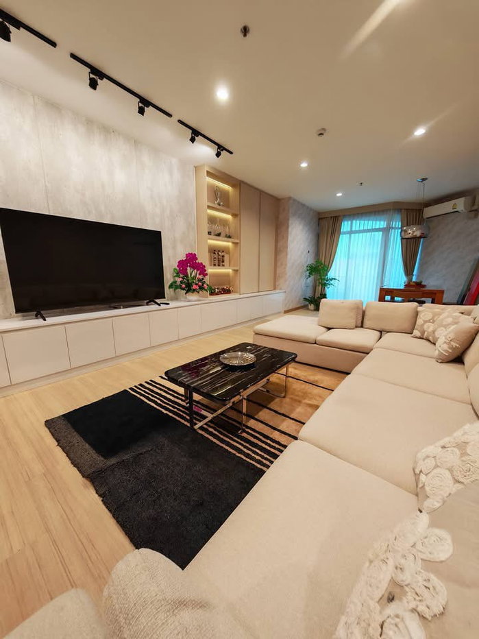picture Baan Sathorn            Chaopraya  - 2/10