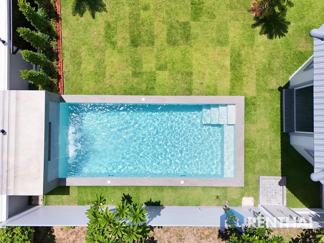 picture Luxurious 4-Bed Home in Pattaya with Pool & Garden - 5/18