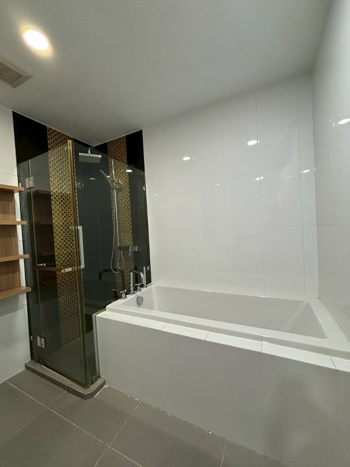 picture Fire Sale: Plus Condo Sriracha | Corner Unit Under Market Value – Perfect for EEC Investors! - 20/21