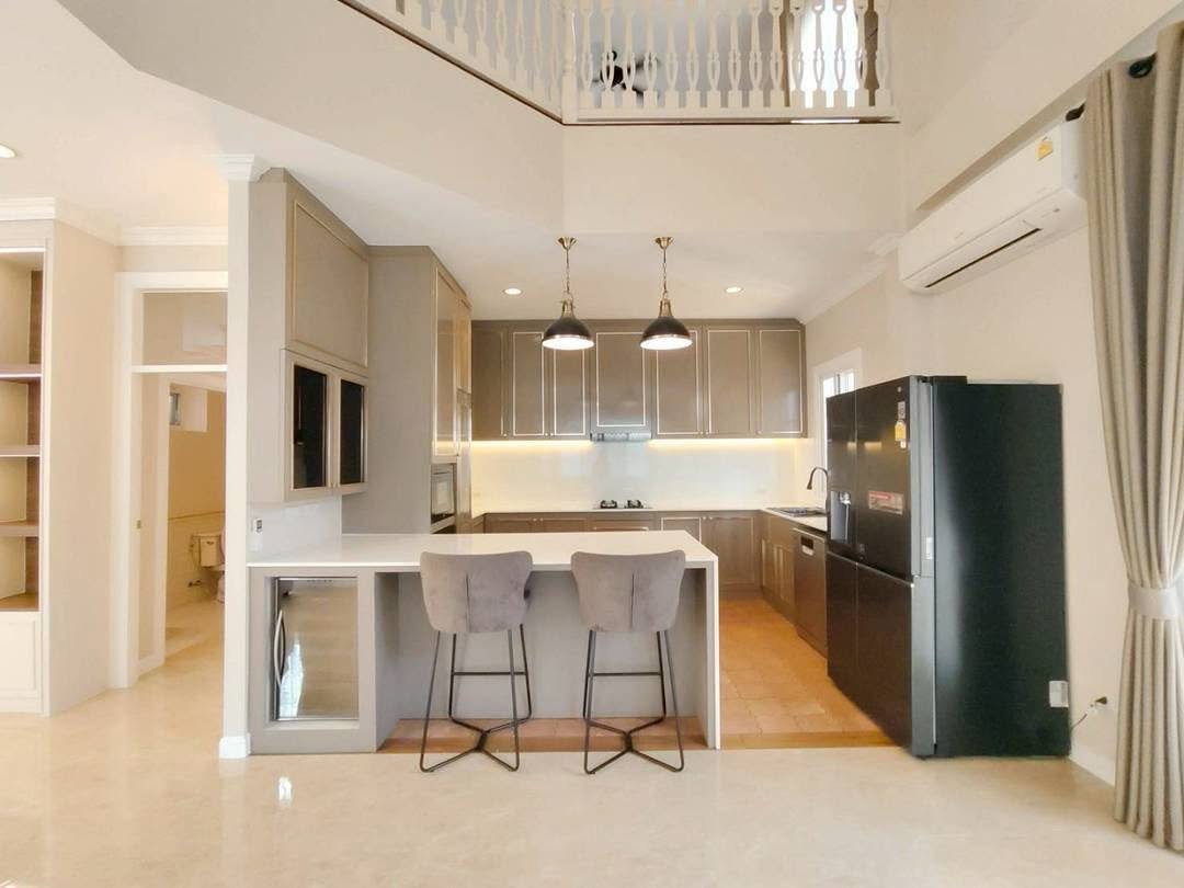 รูป ให้เช่าวิลล่าหลังใหญ่ Fantasia Villa บางนา บ้านเดี่ยวสไตล์ยุโรป 3 ชั้น ใน International Village ทำเลศรีนครินทร์ - รูปที่ 3/19
