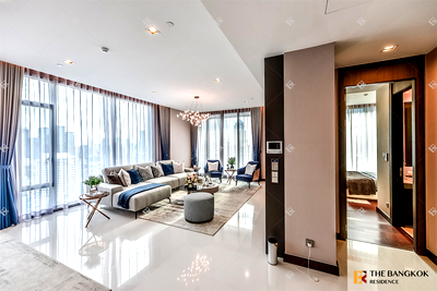 Condos for sale : Q1 Sukhumvit Luxury Condo at Special Price near BTS Nana