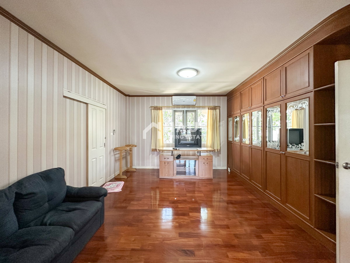 picture Pruekpirom Regent Pinklao / 4 Bedrooms #HBGY014 - 15/20
