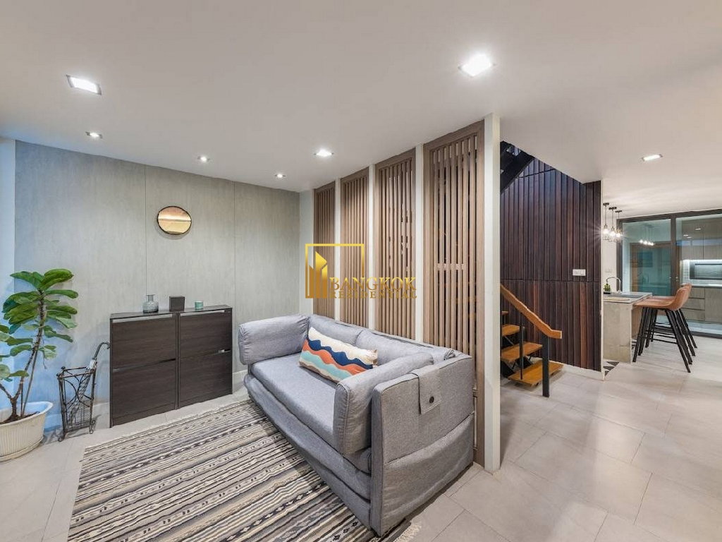รูป Beautifully Renovated 3 Bed Townhouse For Rent in Ekkamai - BR8807TH - รูปที่ 8/13