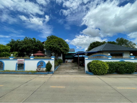 🏡 ขายบ้านเดี่ยวพร้อมบ้านพักแยก เนื้อที่ 141 ตร.ว. ทำเลดี ใจกลางเมืองกาญจนบุรี ใกล้สะพานแม่น้ำแควเพียง 2.6 กม.