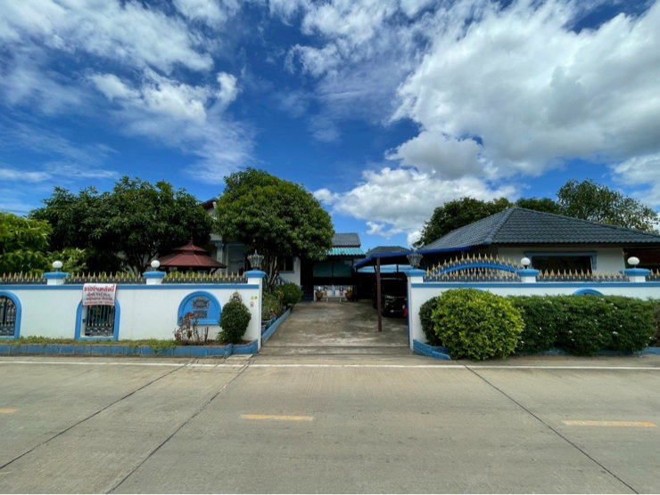 รูป 🏡 ขายบ้านเดี่ยวพร้อมบ้านพักแยก เนื้อที่ 141 ตร.ว. ทำเลดี ใจกลางเมืองกาญจนบุรี ใกล้สะพานแม่น้ำแควเพียง 2.6 กม. - รูปที่ 1/16