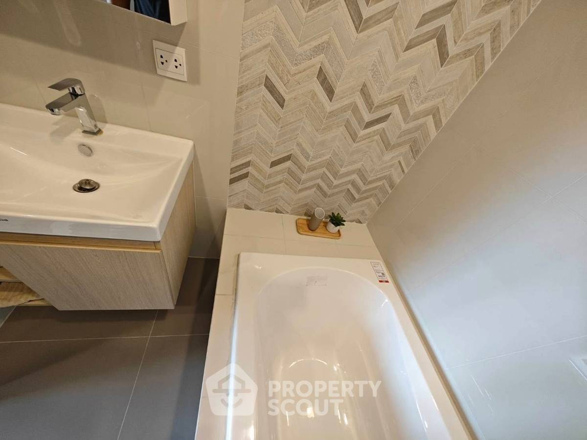 รูป คอนโด 1 ห้องนอน ชั้นสูง 42 ที่ Oka Haus Sukhumvit 36 ใกล้ BTS ทองหล่อ (ID 2113394) - รูปที่ 15/15