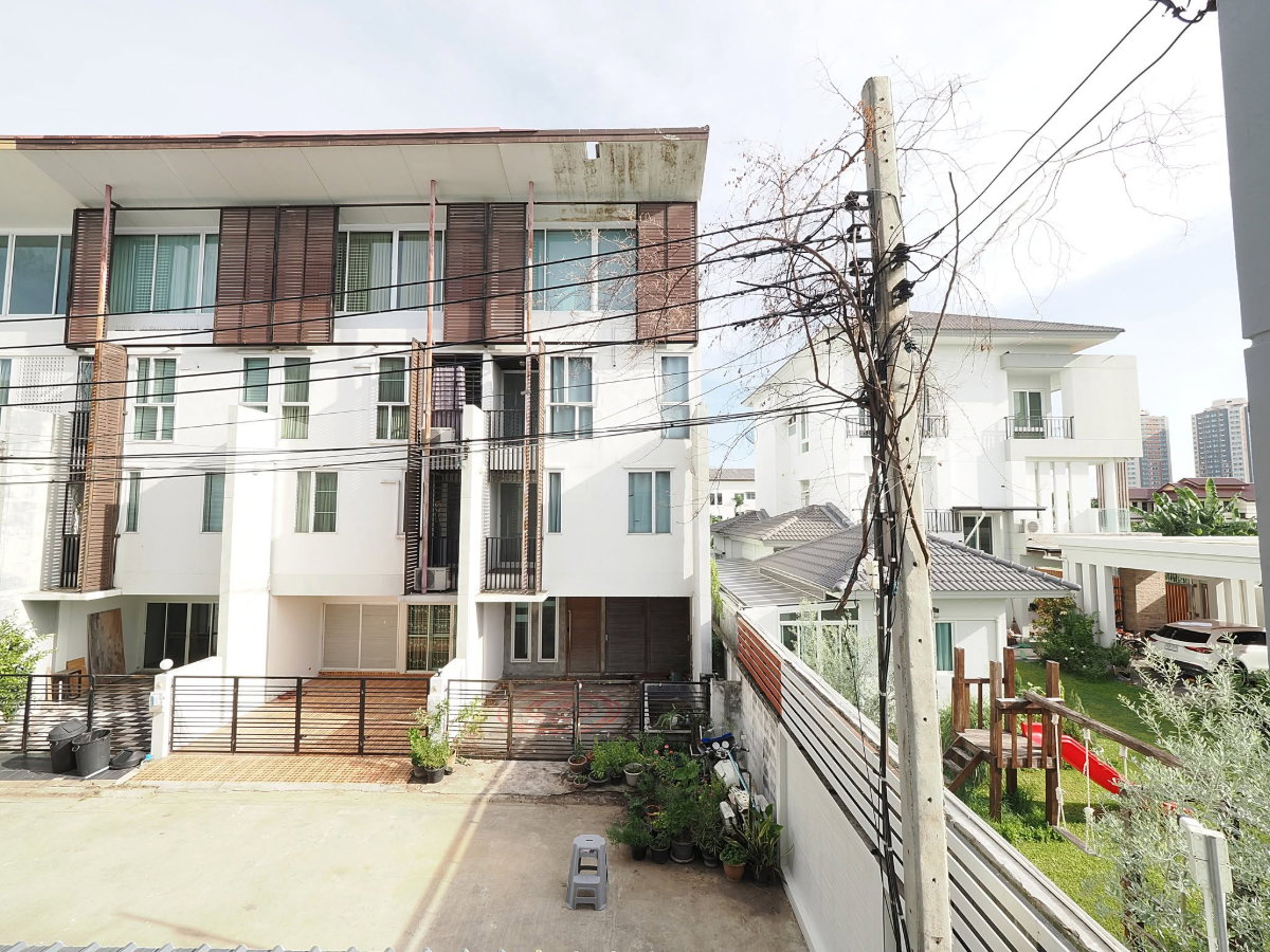 รูป ขายราคาพิเศษ ทาวน์โฮม 3.5 ชั้น ม.ดิแอททิค ขนาด 23.1 ตร.ว. 5 ห้องนอน 3 ห้องน้ำ บ้านสไตล์โมเดิล ทำเลหลังริม ต้นโครงการ รีโนเวทใหม่ทั้งหลัง [แจ้งวัฒนะ] - รูปที่ 61/64