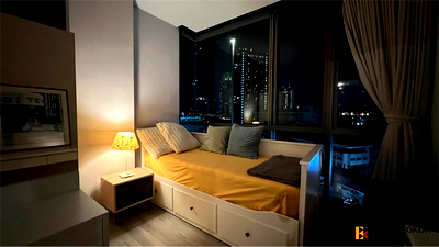 Condos for sale : The Room Sukhumvit 69 near BTS Phra Khanong Location Near Employment, Surrounded by Lifestyles