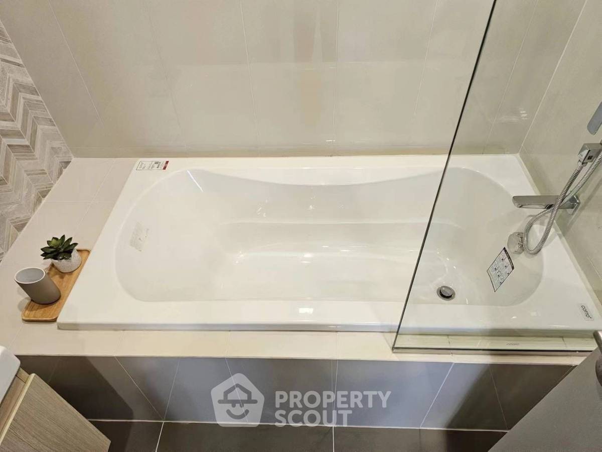 รูป คอนโด 1 ห้องนอน ชั้นสูง 42 ที่ Oka Haus Sukhumvit 36 ใกล้ BTS ทองหล่อ (ID 2113394) - รูปที่ 14/15