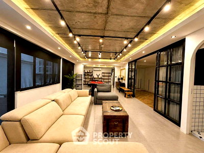 คอนโดให้เช่า : คอนโด 2 ห้องนอน Saranjai Mansion 300 ม. ถึง BTS นานา (ชั้น 11) (ID 3023961)