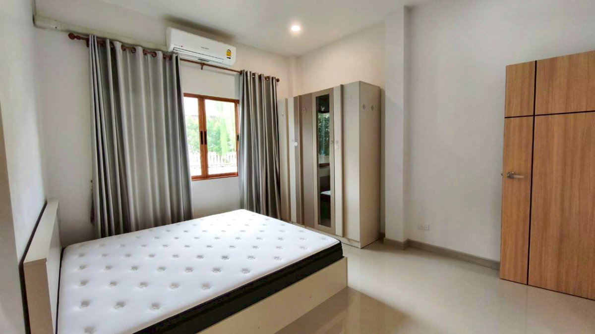 picture Single storey house for rent. with 3 bedrooms, 3 bathrooms. - 7/17