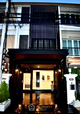Townhouses for sale Prasert Manukit Road : 3-BR Townhouse at Casa City Ladprao in Nawamin (ID 2082949)