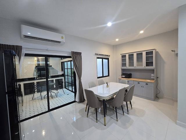 รูป MTR87 ให้เช่าบ้านสวยทำเลดีอุดมสุข-บางนา เฟอร์ฯ ครบพร้อมเคาน์เตอร์บาร์และสวนสวย เดินทางสะดวกใกล้ BTS อุดมสุข MRT ศรีอุดม และเซ็นทรัลบางนา - รูปที่ 4/10