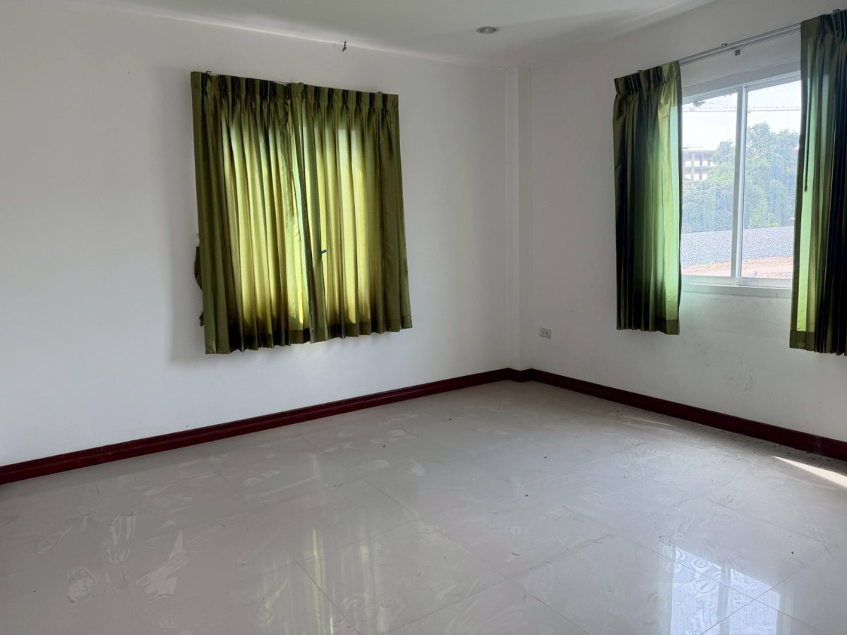 รูป ขายทาวน์เฮ้าส์ 2ชั้น 42.9 ตรว ในโครงการหมู่บ้านอุ่นไอรัก ถนนเลี่ยงเมือง (ทล 361) อำเภอเมือง ชลบุรี - รูปที่ 4/10
