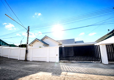 บ้านเดี่ยว บางละมุง ชลบุรี : Newly Renovated Pool Villa for Sale Khao Noi East Pattaya
