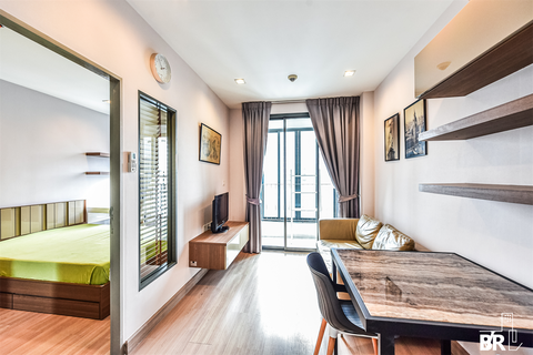 Ideo Mobi Phayathai near Airport Rail Link Phaya Thai Station Convenient Travel, Great Value per Square Meter