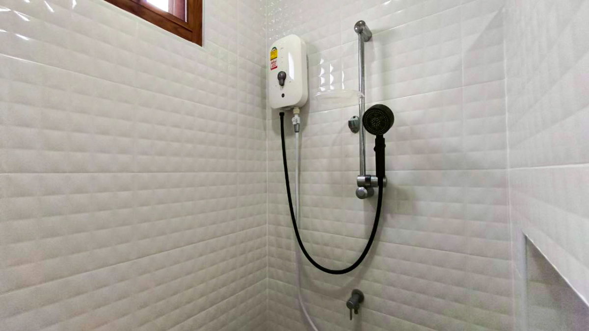 picture Single storey house for rent. with 3 bedrooms, 3 bathrooms. - 13/17