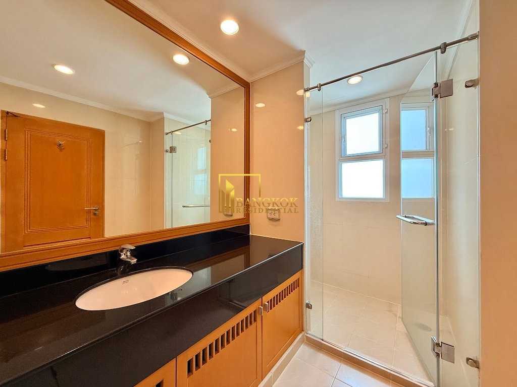 รูป Expansive 3 Bedroom Luxury Apartment in Phrom Phong Area - BR21113AP - รูปที่ 39/59