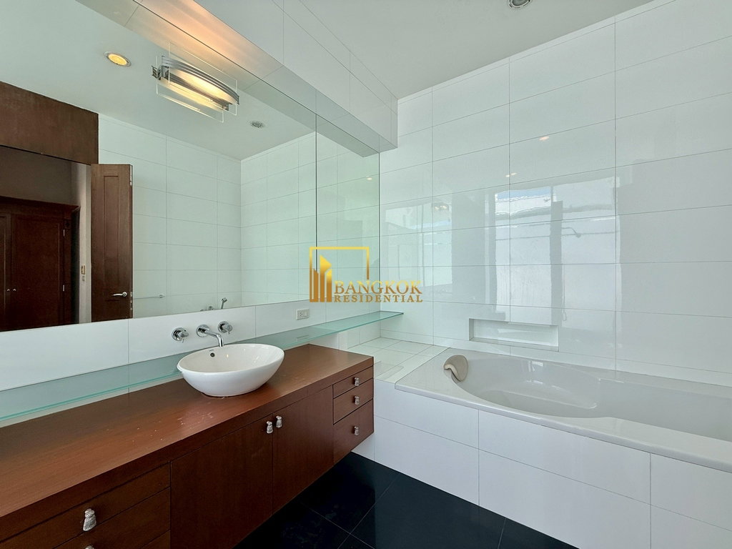 รูป Remarkable 4 Bedroom Duplex Penthouse in Phrom Phong Area - BR21452AP - รูปที่ 45/56