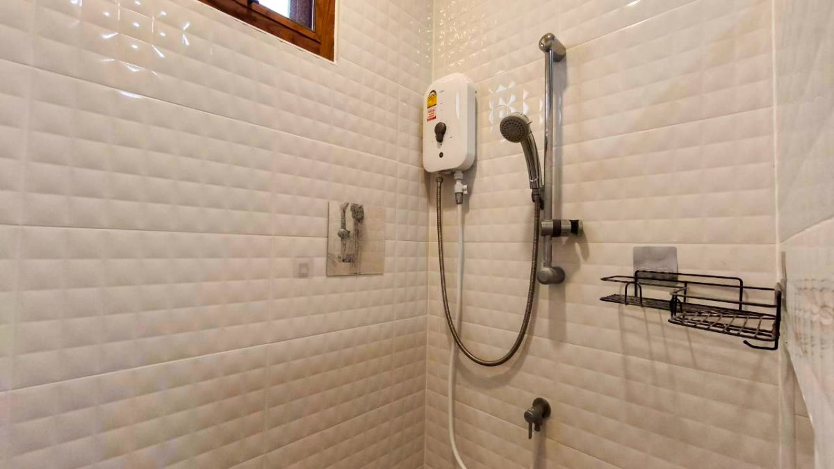 picture Single storey house for rent. with 3 bedrooms, 3 bathrooms. - 8/17