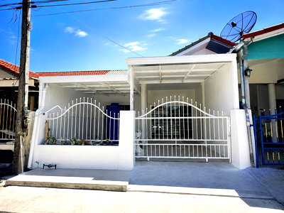 ทาวน์โฮม ชลบุรี : Newly Renovated Townhouse for Sale Khao Talo East Pattaya