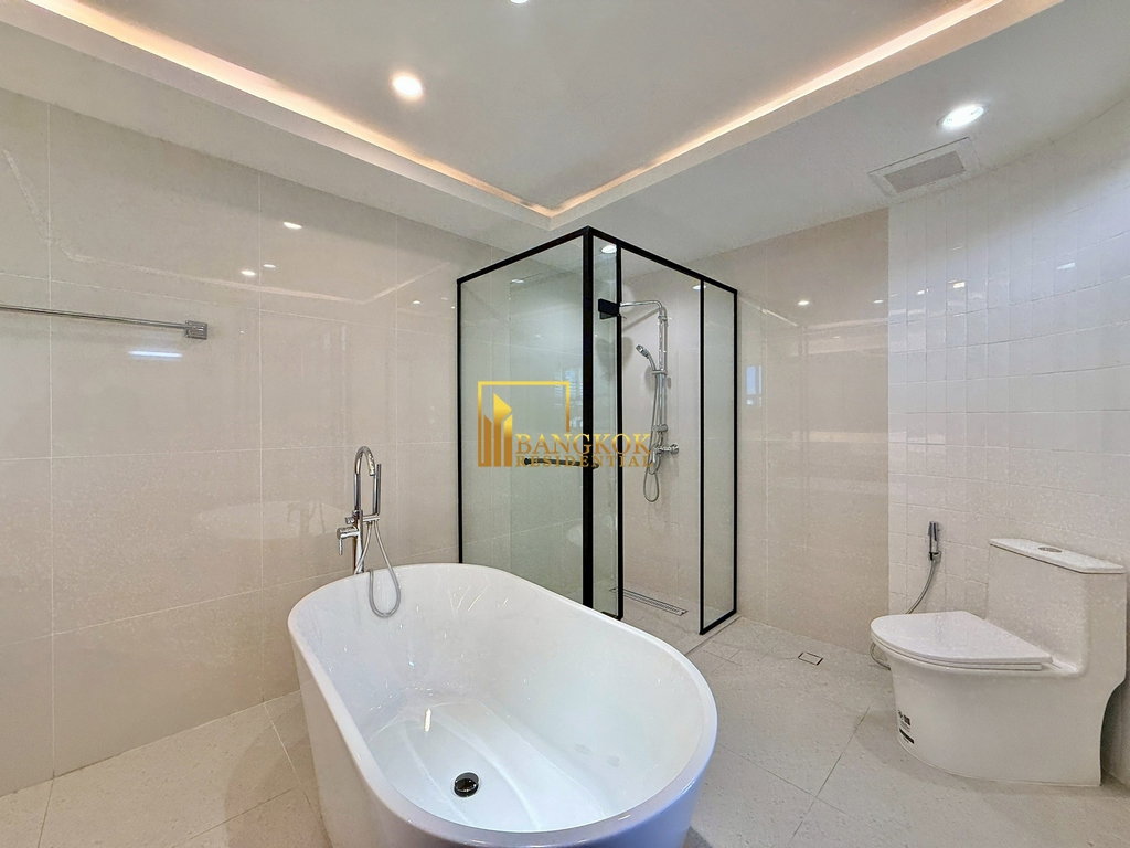 รูป Remarkable 4 Bedroom Duplex Penthouse in Phrom Phong Area - BR21452AP - รูปที่ 19/56