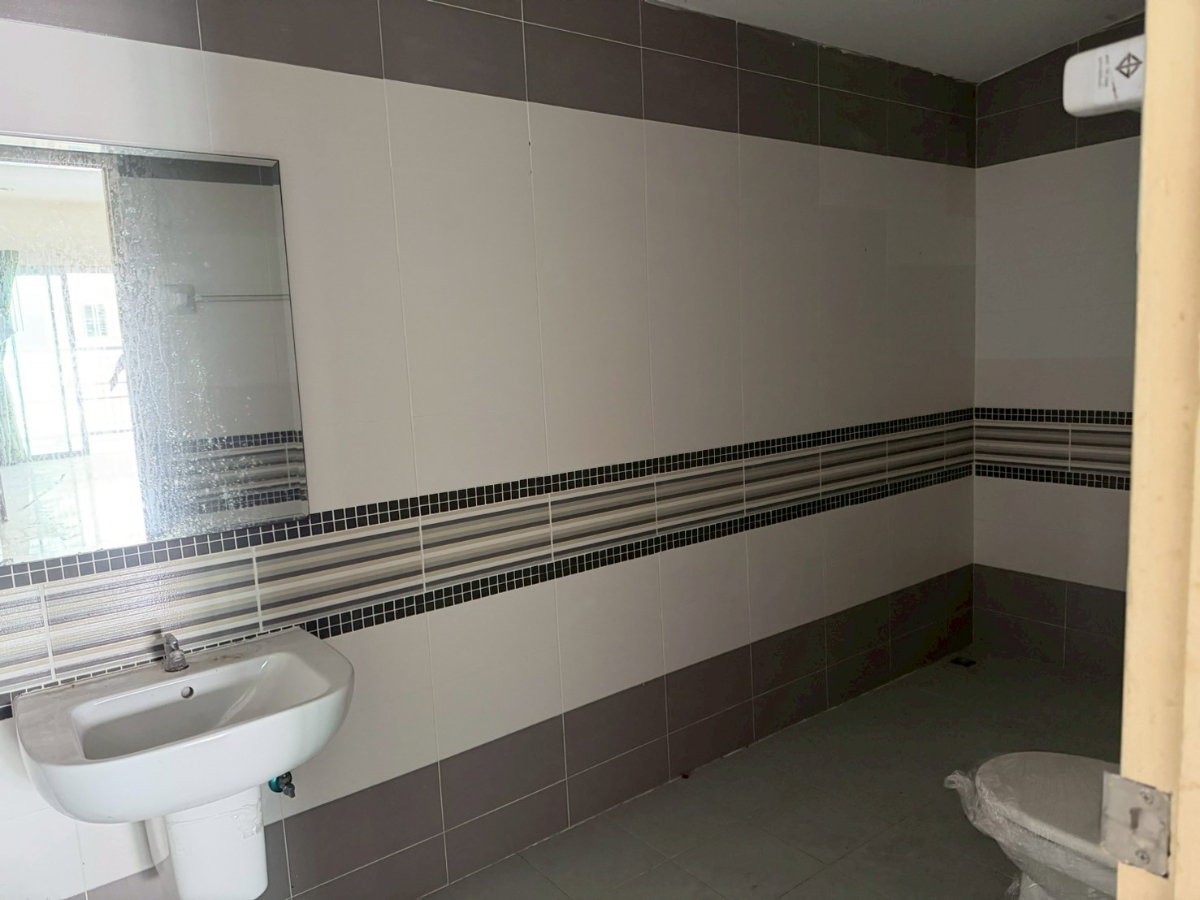 รูป ขายทาวน์เฮ้าส์ 2ชั้น 42.9 ตรว ในโครงการหมู่บ้านอุ่นไอรัก ถนนเลี่ยงเมือง (ทล 361) อำเภอเมือง ชลบุรี - รูปที่ 7/10