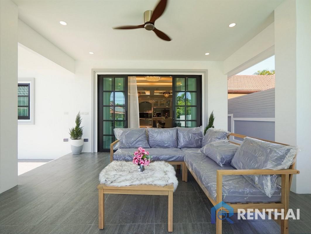 picture Luxurious 4-Bed Home in Pattaya with Pool & Garden - 8/18