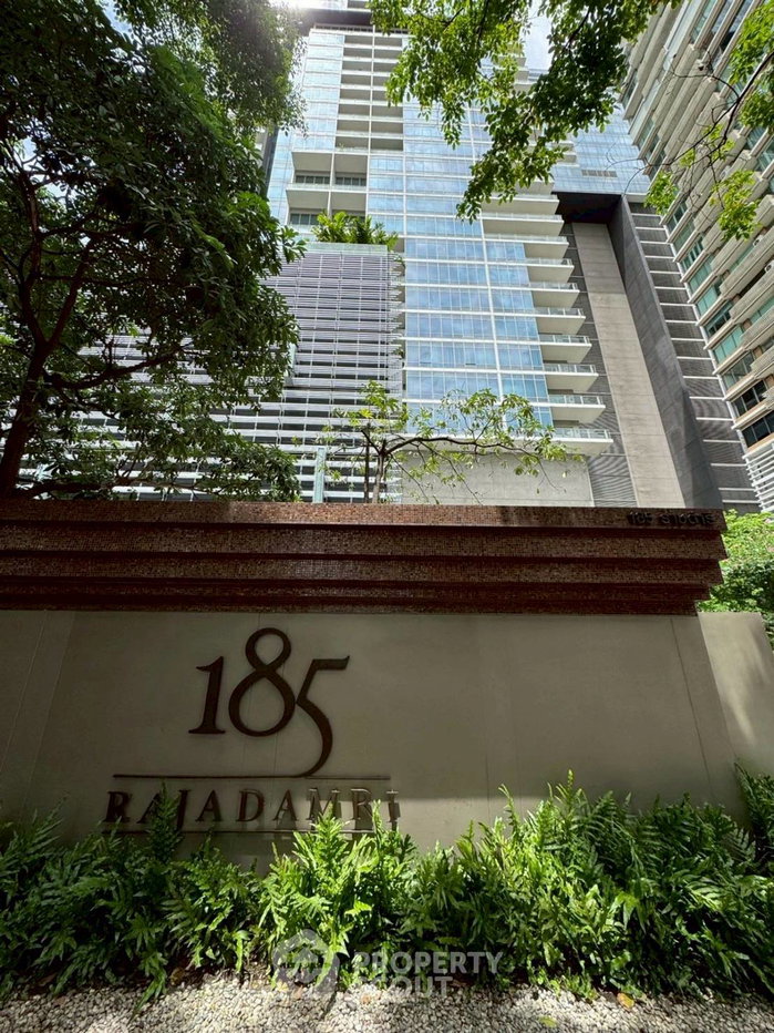 picture 1-BR Condo 70 Sqm, 185 Rajadamri, 15th-Floor, 400m to BTS Ratchadamri (ID 2337623) - 2/11