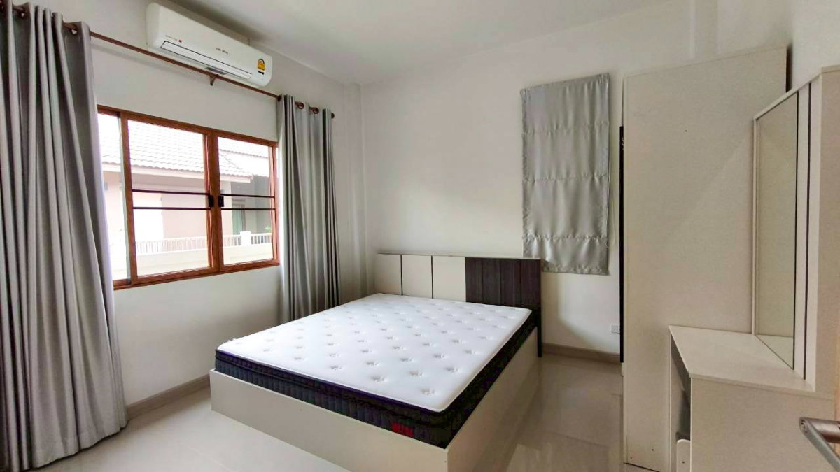 picture Single storey house for rent. with 3 bedrooms, 3 bathrooms. - 10/17