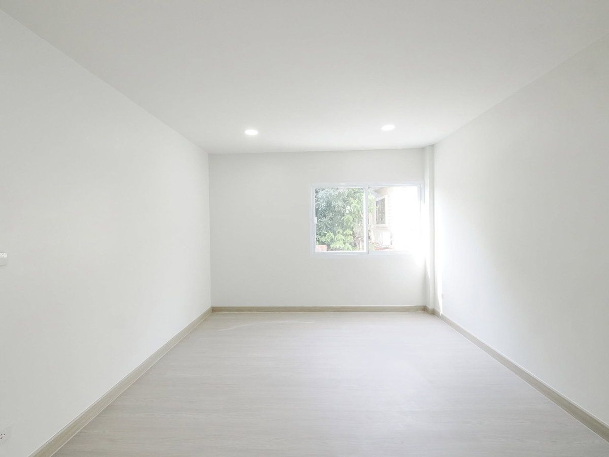 รูป ขายราคาพิเศษ ทาวน์โฮม 3.5 ชั้น ม.ดิแอททิค ขนาด 23.1 ตร.ว. 5 ห้องนอน 3 ห้องน้ำ บ้านสไตล์โมเดิล ทำเลหลังริม ต้นโครงการ รีโนเวทใหม่ทั้งหลัง [แจ้งวัฒนะ] - รูปที่ 27/64