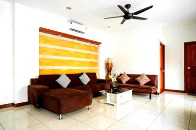 Houses for rent Bang Lamung Chonburi : Pet Friendly Italian Style Pool Villa for Rent North Pattaya