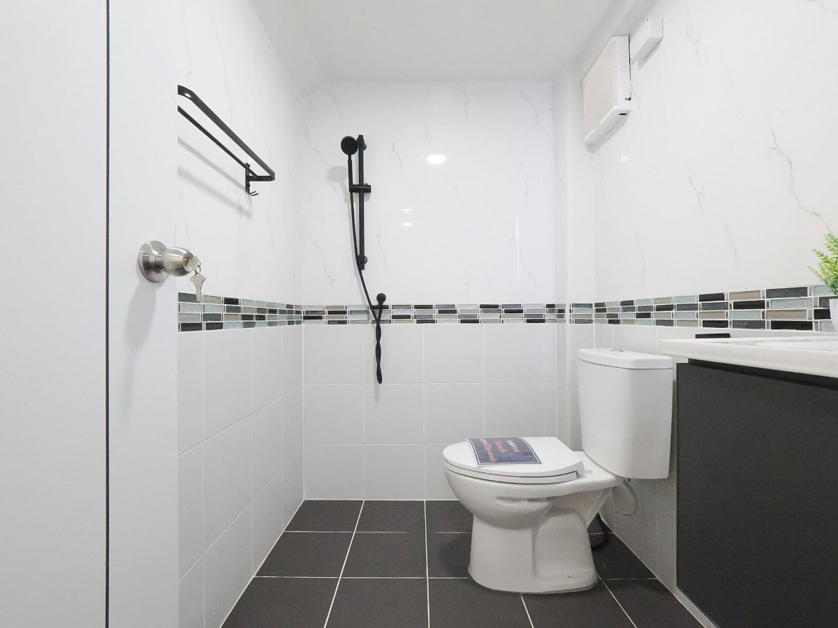 รูป ขายราคาพิเศษ ทาวน์โฮม 3.5 ชั้น ม.ดิแอททิค ขนาด 23.1 ตร.ว. 5 ห้องนอน 3 ห้องน้ำ บ้านสไตล์โมเดิล ทำเลหลังริม ต้นโครงการ รีโนเวทใหม่ทั้งหลัง [แจ้งวัฒนะ] - รูปที่ 21/64