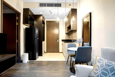 Condos for rent : RS6672 For Rent: EDGE Sukhumvit 23 Condo in the heart of Asok, next to BTS Asok.