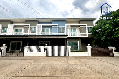 ทาวน์โฮม บ.สยามแกรนส์  : ขายทาวน์โฮม 2 ชั้น หมู่บ้านนิรันดร์วิลล์ 12 ซอยวัดศรีวารีน้อย-ลาดกระบัง 54 ใกล้สนามบินสุวรรณภูมิ