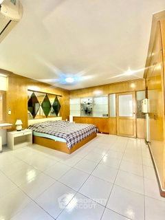 1-BR 50 Sqm At Rin House Condo, 8th Floor Near MRT Sukhumvit (ID 3035984)