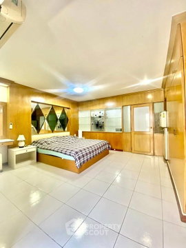 1-BR Condo at Rin House Condominium near MRT Sukhumvit (ID 3035984)