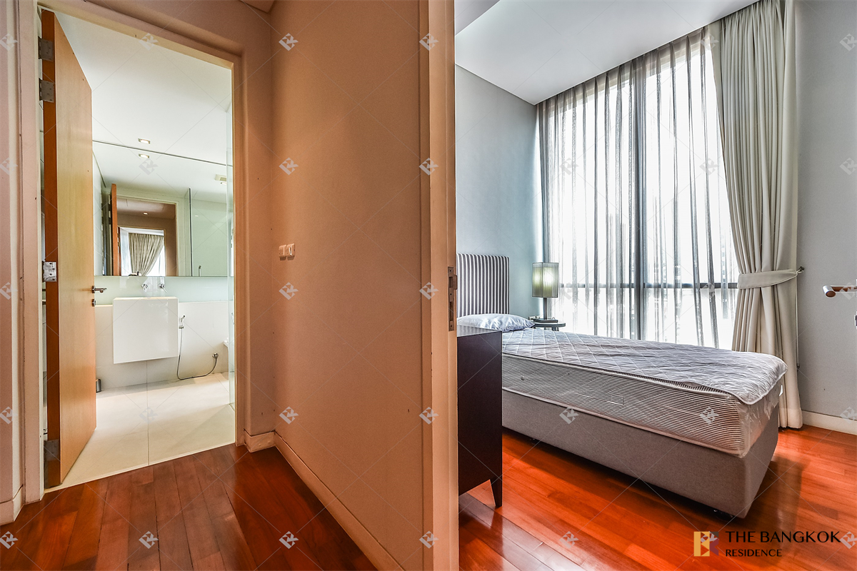 picture Domus 16,18 Hurry, big discount is ending! near BTS Asok - 9/10
