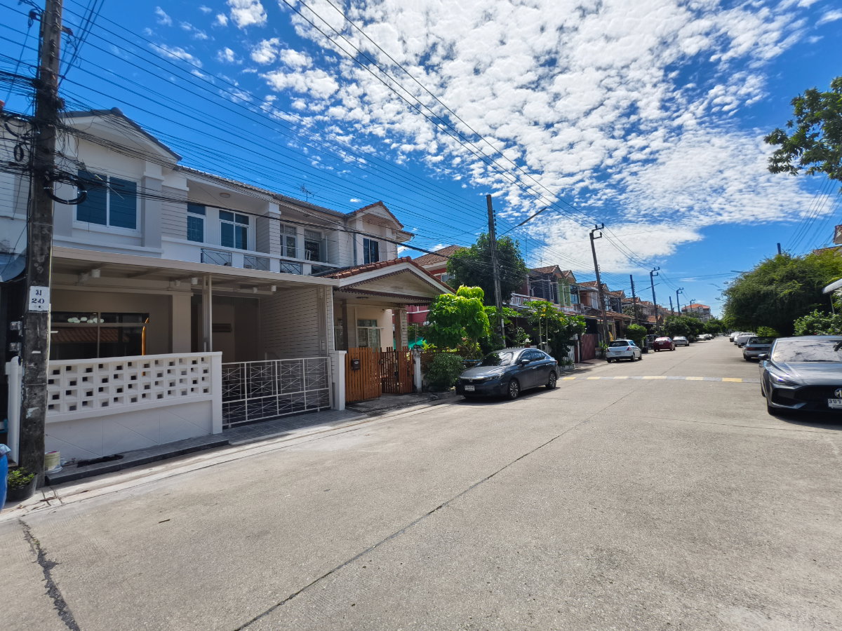 รูป ขายทาวน์เฮ้าส์ หมู่บ้านรื่นฤดี 3 รีโนเวท สวย พร้อมเฟอร์  - รูปที่ 3/27