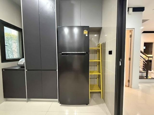 รูป MHR181 ให้เช่าบ้านเดี่ยวพรีเมียม เศรษฐสิริ กรุงเทพกรีฑา 2 ขนาด 4 ห้องนอน พร้อมห้องแม่บ้าน มี EV Charger จอดรถได้ 3 คัน  - รูปที่ 6/12