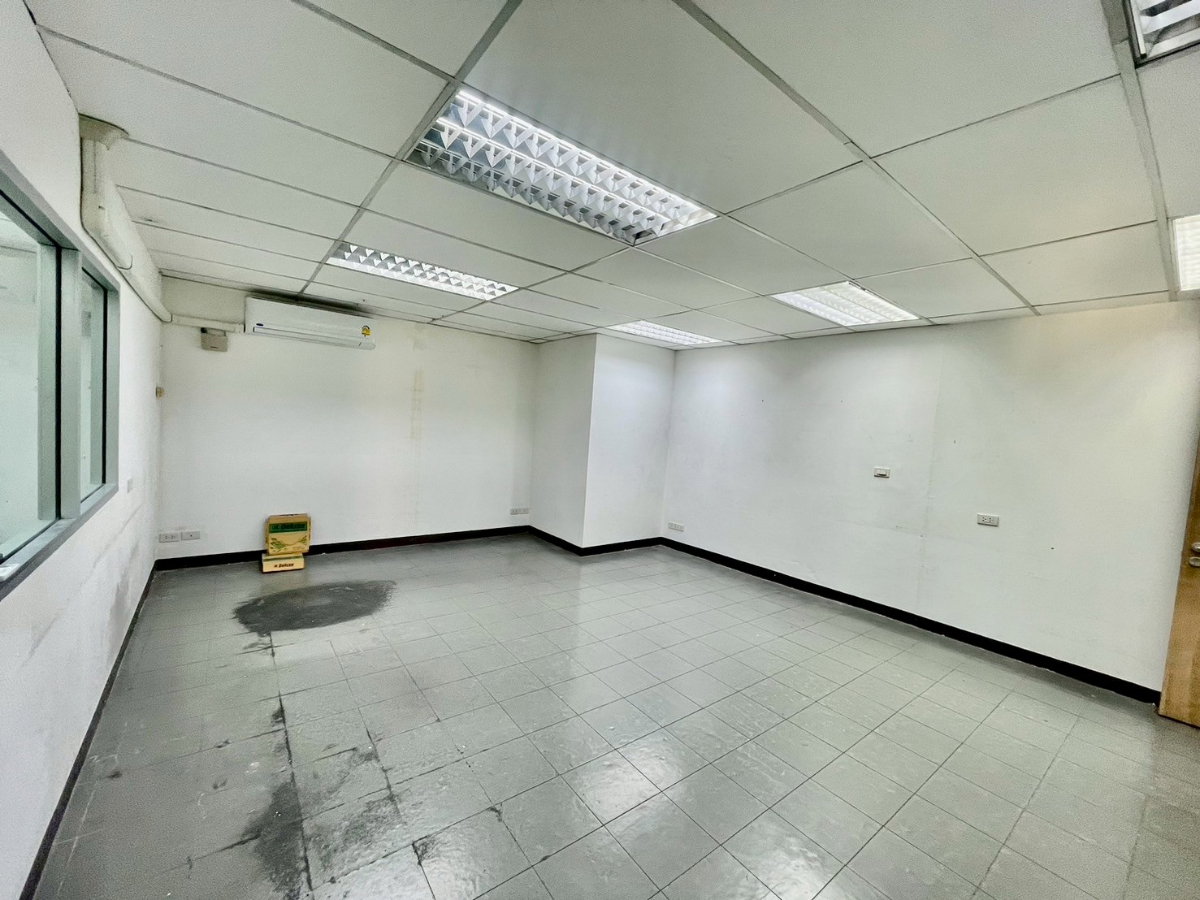 รูป ให้เช่าอาคารพาณิชย์ 3 ชั้น ( ชั้น 3 ) ขนาด 60 ตร.ว. พื้นที่ใช้สอย 240 ตร.ม. ทำออฟฟิศสำนักงานได้ ย่านลาดพร้าว MRT สายสีเหลือง สถานีลาดพร้าว 71 - รูปที่ 7/14