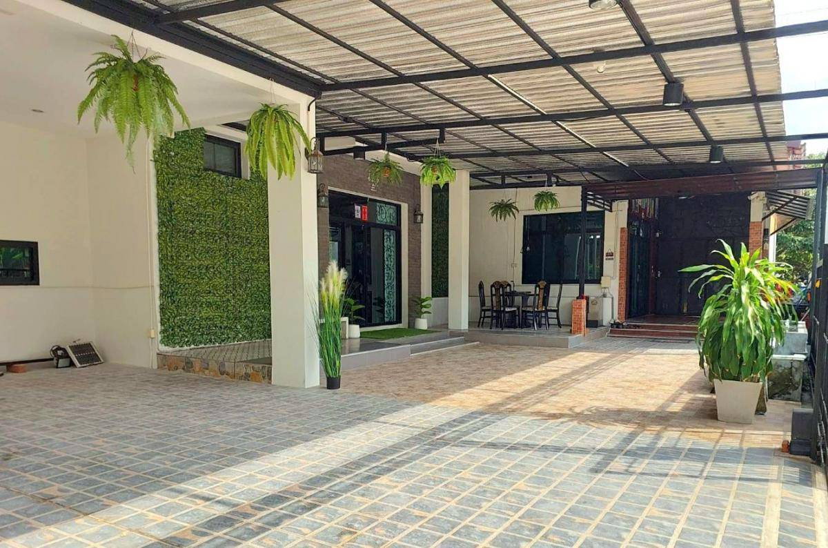 รูป ขายบ้านเดี่ยว รัตนาธิเบศร์-ราชพฤกษ์ 125 ตร.ว. ใกล้รถไฟฟ้าบางรักน้อย 500 ม. 3 อาคารหลังใหญ่ ทำเลดีพร้อมอยู่ - รูปที่ 1/11
