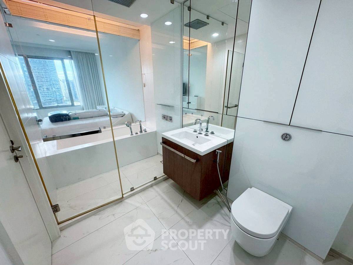 picture 1-BR Condo 70 Sqm, 185 Rajadamri, 15th-Floor, 400m to BTS Ratchadamri (ID 2337623) - 10/11